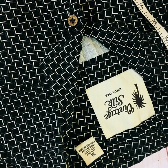 Vintage pattern button up - Picture 5 of 5